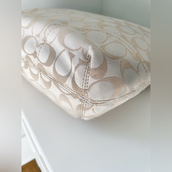 Coach Floral Hobo Bag - Picture 16 of 16